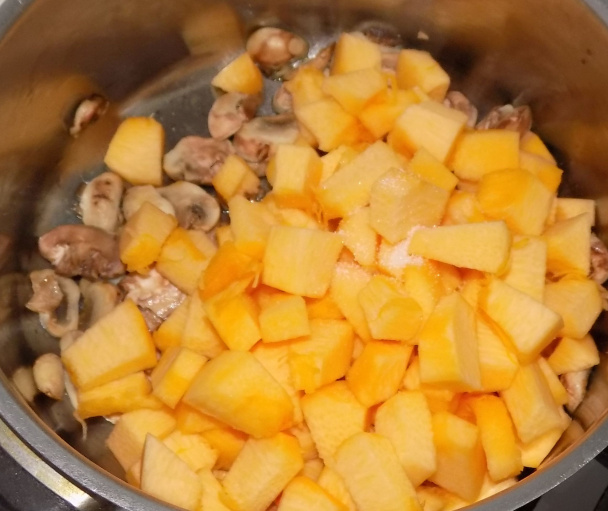 Šalát z oranžovej tekvice so šampiňónmi (fotorecept) - obrázok 2