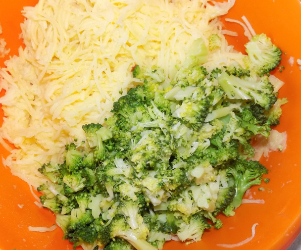 Strapaté zemiakovo-brokolicové placky (fotorecept) - obrázok 3