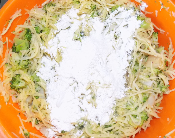 Strapaté zemiakovo-brokolicové placky (fotorecept) - obrázok 5