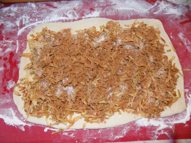 Rýchly jablkový závin z kysnutého cesta (fotorecept) - obrázok 5