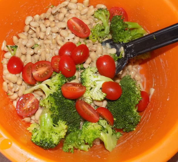 Sójový šalát s brokolicou a paradajkami (fotorecept) - obrázok 3