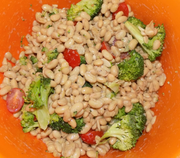 Sójový šalát s brokolicou a paradajkami (fotorecept) - obrázok 4