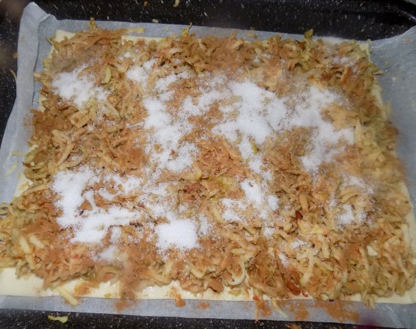 Jablkový koláč s orechovým a lístkovým cestom (fotorecept) - obrázok 2