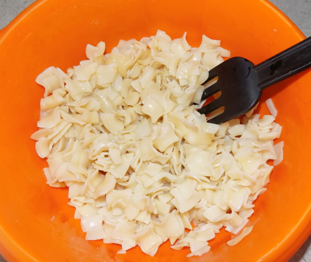 Cestovinový šalát s klíčkami mungo (fotorecept) - obrázok 2