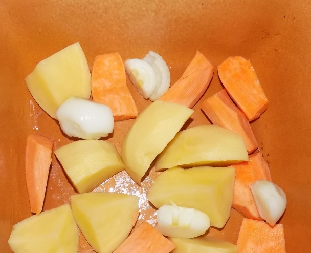 Kačka pečená na zemiakoch a batatoch (fotorecept) - obrázok 2