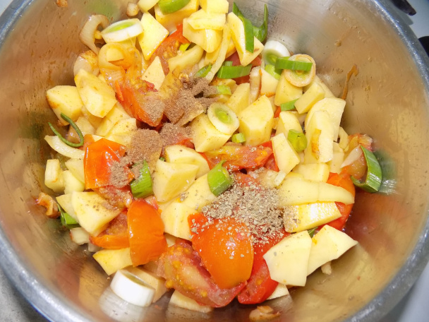 Zemiakový guláš so zeleninou (fotorecept) - obrázok 4