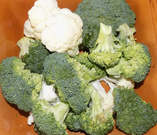 Zapečený karfiol s brokolicou ako príloha alebo samostatné jedlo (fotorecept) - obrázok 1