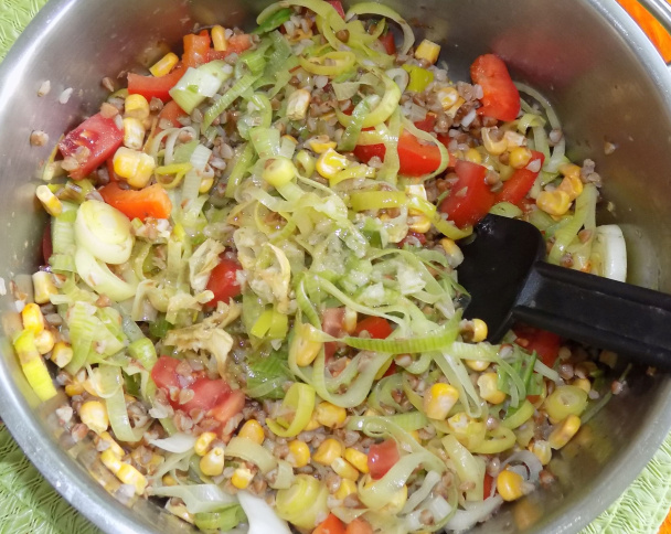 Pohánkový šalát so zeleninou a s vajíčkom (fotorecept) - obrázok 4