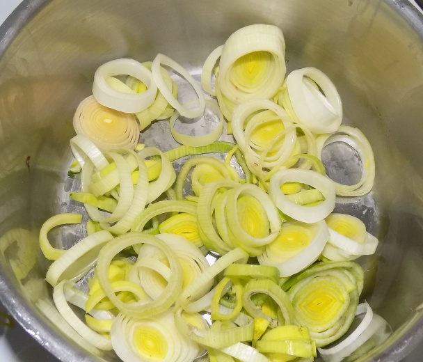 Pór s hrozienkami ako príloha (fotorecept) - obrázok 1