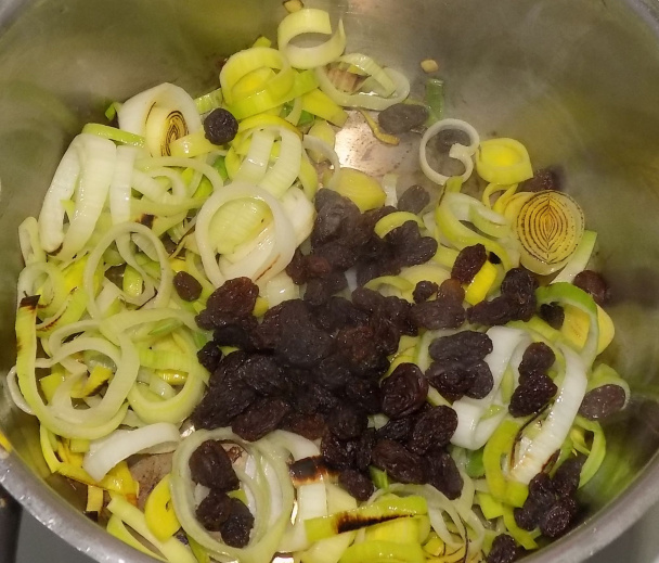 Pór s hrozienkami ako príloha (fotorecept) - obrázok 2