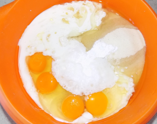 Orechovo-krupičkový koláč so slivkami (fotorecept) - obrázok 1