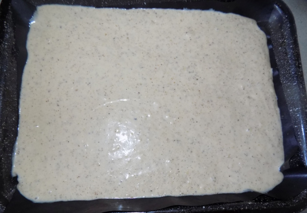 Orechovo-krupičkový koláč so slivkami (fotorecept) - obrázok 3