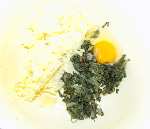 Mangoldovo-zemiakové placičky s cibuľovou omáčkou (fotorecept) - obrázok 3