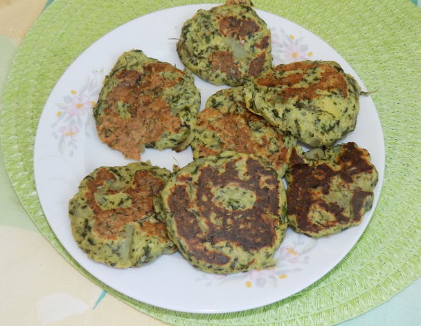 Mangoldovo-zemiakové placičky s cibuľovou omáčkou (fotorecept) - obrázok 5