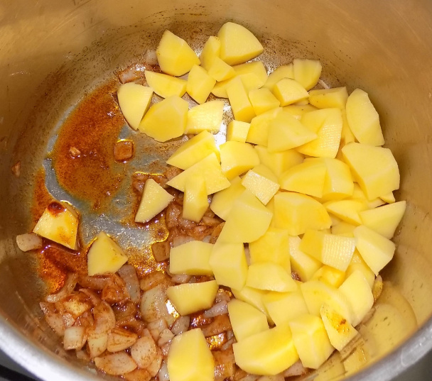 Sójová polievka so zemiakmi a párkom (fotorecept) - obrázok 2