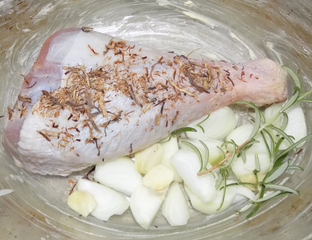 Pečené morčacie stehno s hubovou príchuťou (fotorecept) - obrázok 2