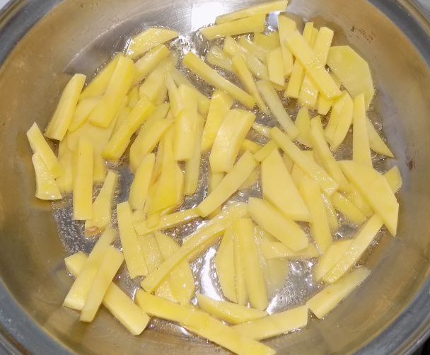 Šalát z čínskej kapusty so zemiakovou slamou (fotorecept) - obrázok 4