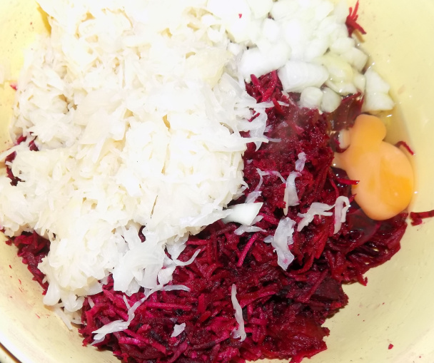 Placky z cvikly a kyslej kapusty (fotorecept) - obrázok 2