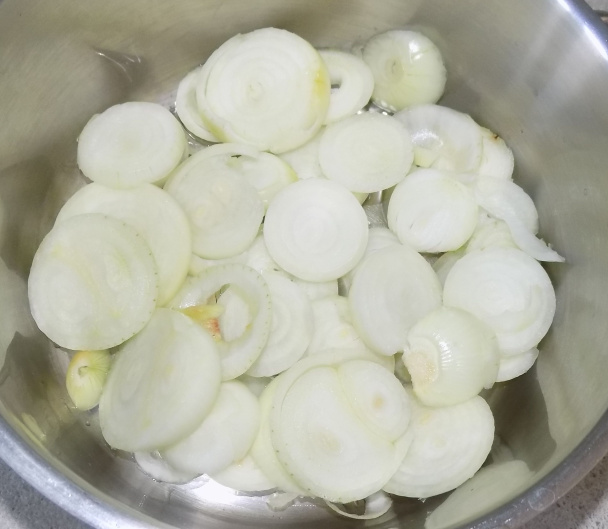 Cibuľový šalát s bazalkou (fotorecept) - obrázok 1