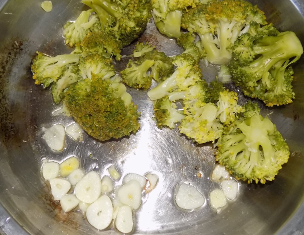 Špagety s brokolicou a salámou (fotorecept) - obrázok 2