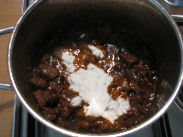 Hovädzí guláš s hubami (fotorecept) - obrázok 5