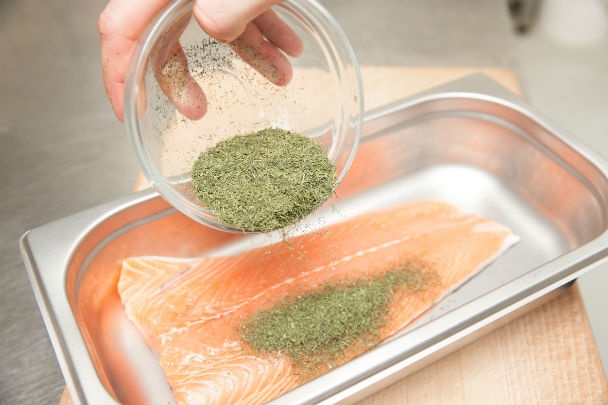 Bryndzovo-avokádový tartar na lososovi (fotorecept) - obrázok 1