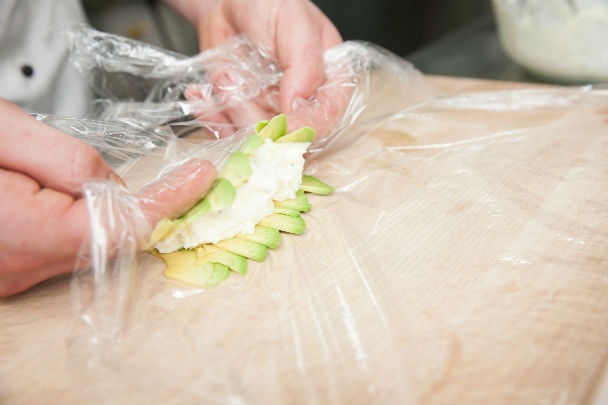 Bryndzovo-avokádový tartar na lososovi (fotorecept) - obrázok 3