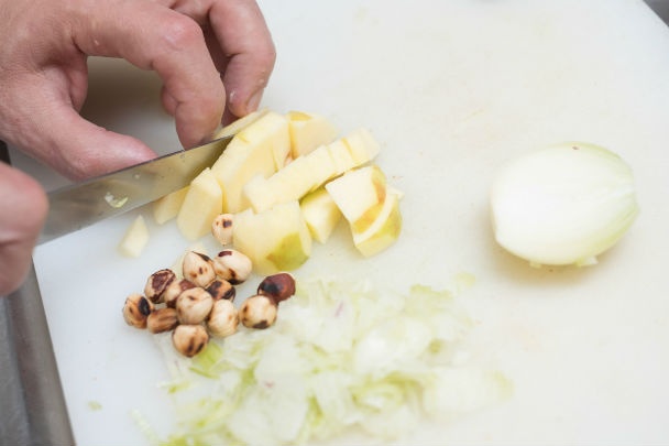 Plnený husací krk na jablkovom čatní (fotorecept) - obrázok 4