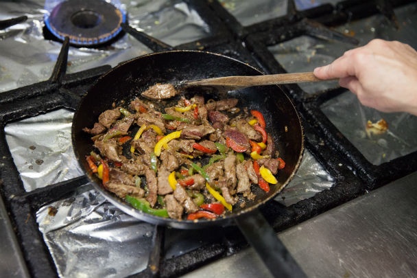 Zemiakové placky s pečeňou a paprikou (fotorecept) - obrázok 3