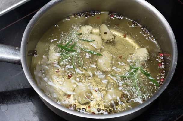 Nakladaný cesnak s bylinkami (fotorecept) - obrázok 2