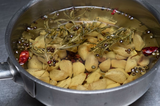 Nakladaný cesnak s bylinkami (fotorecept) - obrázok 3