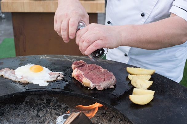 Rib-eye steak s koňakovou omáčkou (fotorecept) - obrázok 1