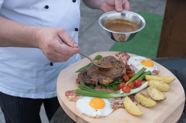 Rib-eye steak s koňakovou omáčkou (fotorecept) - obrázok 2