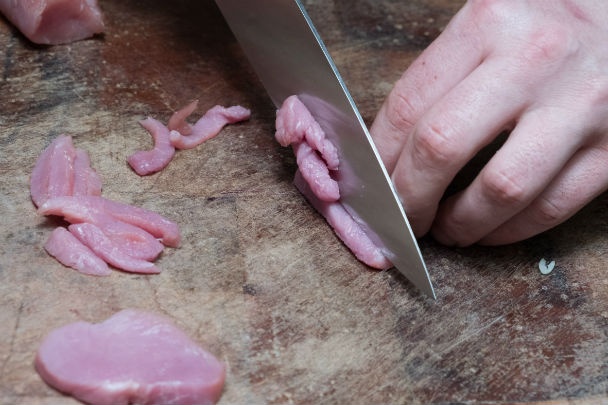 Bravčové ragú s cibuľkou na hrianke (fotorecept) - obrázok 1