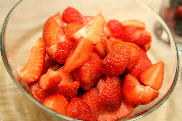 Expresný dezert z mascarpone a čerstvého ovocia (fotorecept) - obrázok 3