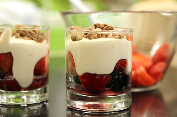 Expresný dezert z mascarpone a čerstvého ovocia (fotorecept) - obrázok 5