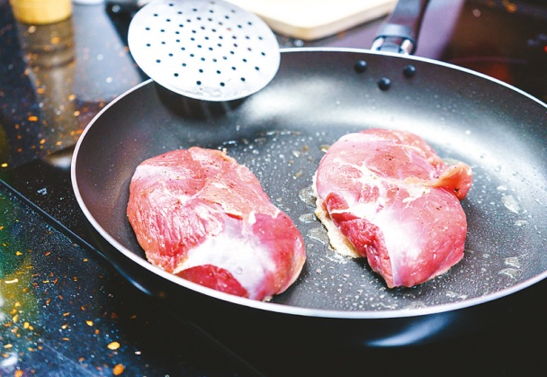 Pomarančovo-cesnakové prsičká s mangovým čatní (fotorecept) - obrázok 2