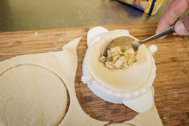 Vyprážané jablkové taštičky s medovkou (fotorecept) - obrázok 3