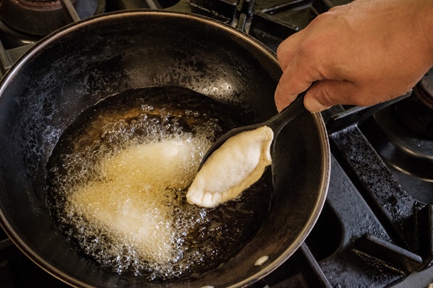Vyprážané jablkové taštičky s medovkou (fotorecept) - obrázok 4