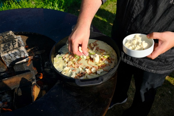 Bryndzovo-slaninková palacinka s plnenou paradajkou (fotorecept) - obrázok 2