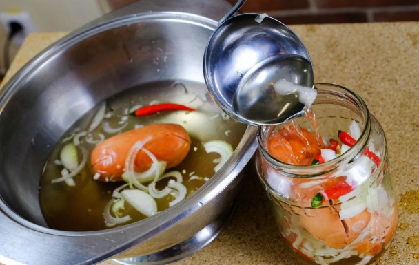 Špekáčiky nakladané vo svetlom pive (fotorecept) - obrázok 2