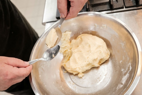 Staročeské čápi s mákem – Opečené halušky s makom a so slivkovou omáčkou (fotorecept) - obrázok 2