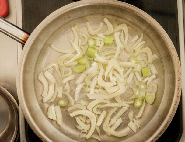 Srnčie ragú s lesným ovocím a feniklovým pyré (fotorecept) - obrázok 2