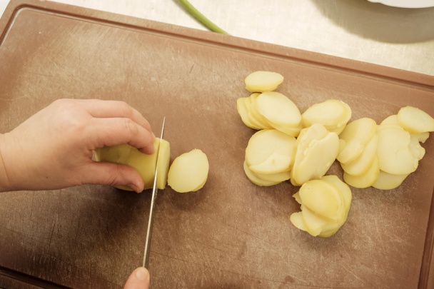 Zapekané zemiaky s kapustou a so šunkou (fotorecept) - obrázok 1