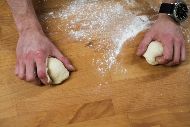 Pita placka s klobáskou a so syrom (fotorecept) - obrázok 1