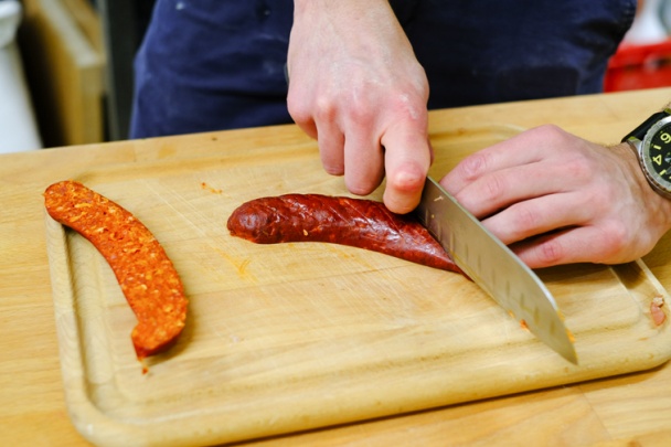 Pita placka s klobáskou a so syrom (fotorecept) - obrázok 3