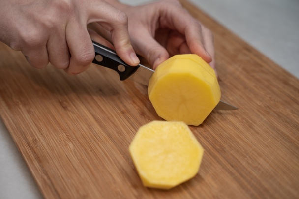 Morčacia ihla s pečenými zemiakmi a uhorkovým dipom (fotorecept) - obrázok 3