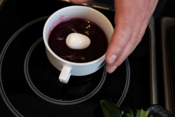 Krém z medvedieho cesnaku s ružovým prepeličím vajíčkom (fotorecept) - obrázok 5