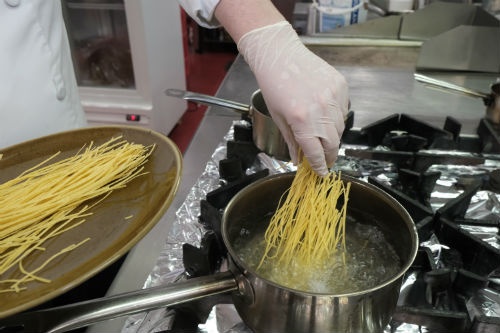 Tagliolini na paradajkovom ragú s bazalkou (fotorecept) - obrázok 2