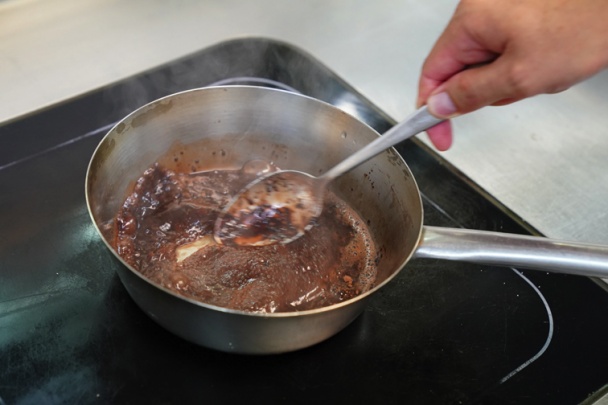 Cuketový krém s lieskovcami a kakaovou omáčkou (fotorecept) - obrázok 4